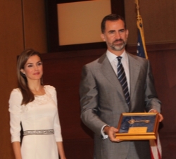 Los Príncipes de Asturias durante el acto de entrega de las llaves de la ciudad de Miami